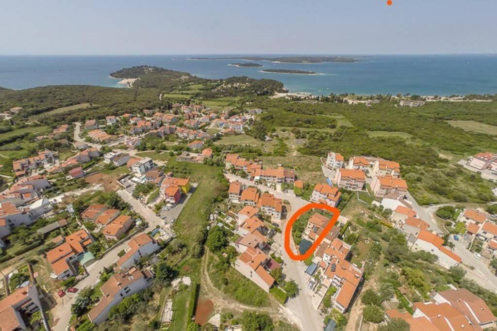 Apartman 100M2, Full Opremljen, Privatni Parking. Pula Buitenkant foto
