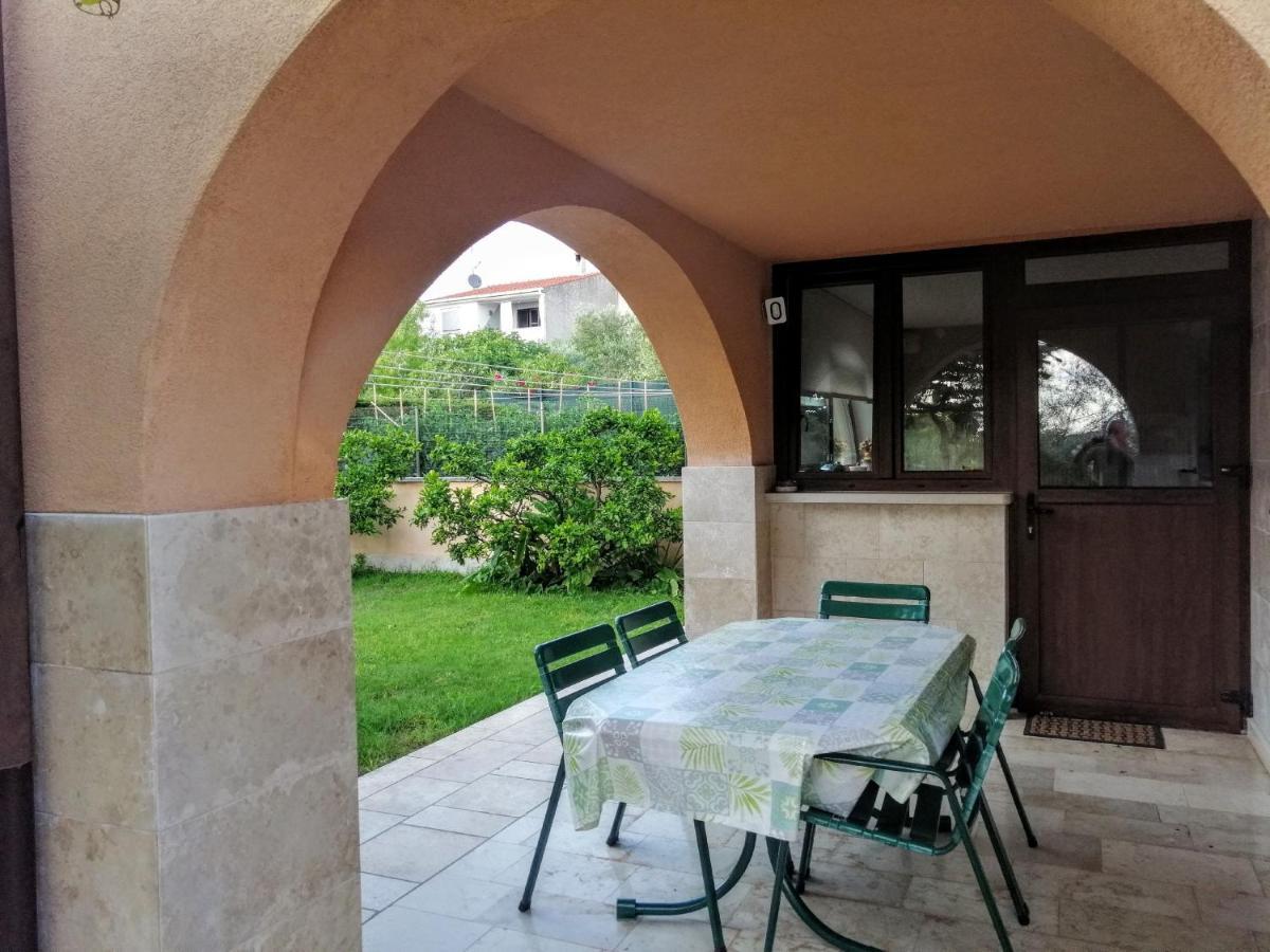 Apartman 100M2, Full Opremljen, Privatni Parking. Pula Buitenkant foto
