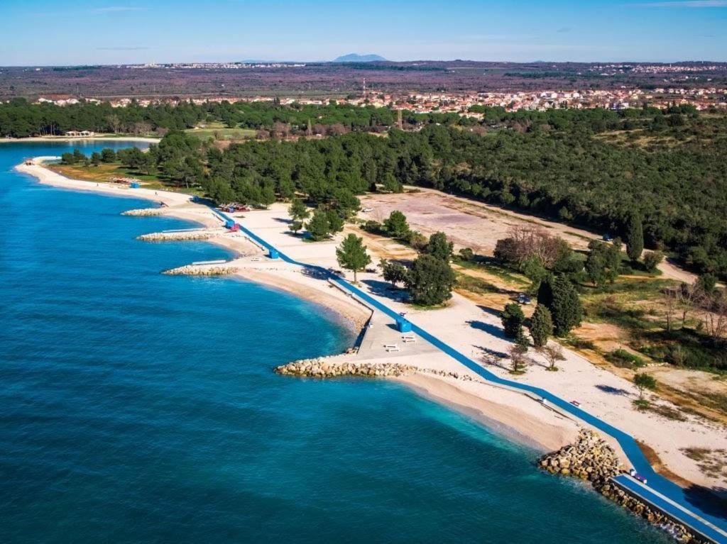 Apartman 100M2, Full Opremljen, Privatni Parking. Pula Buitenkant foto